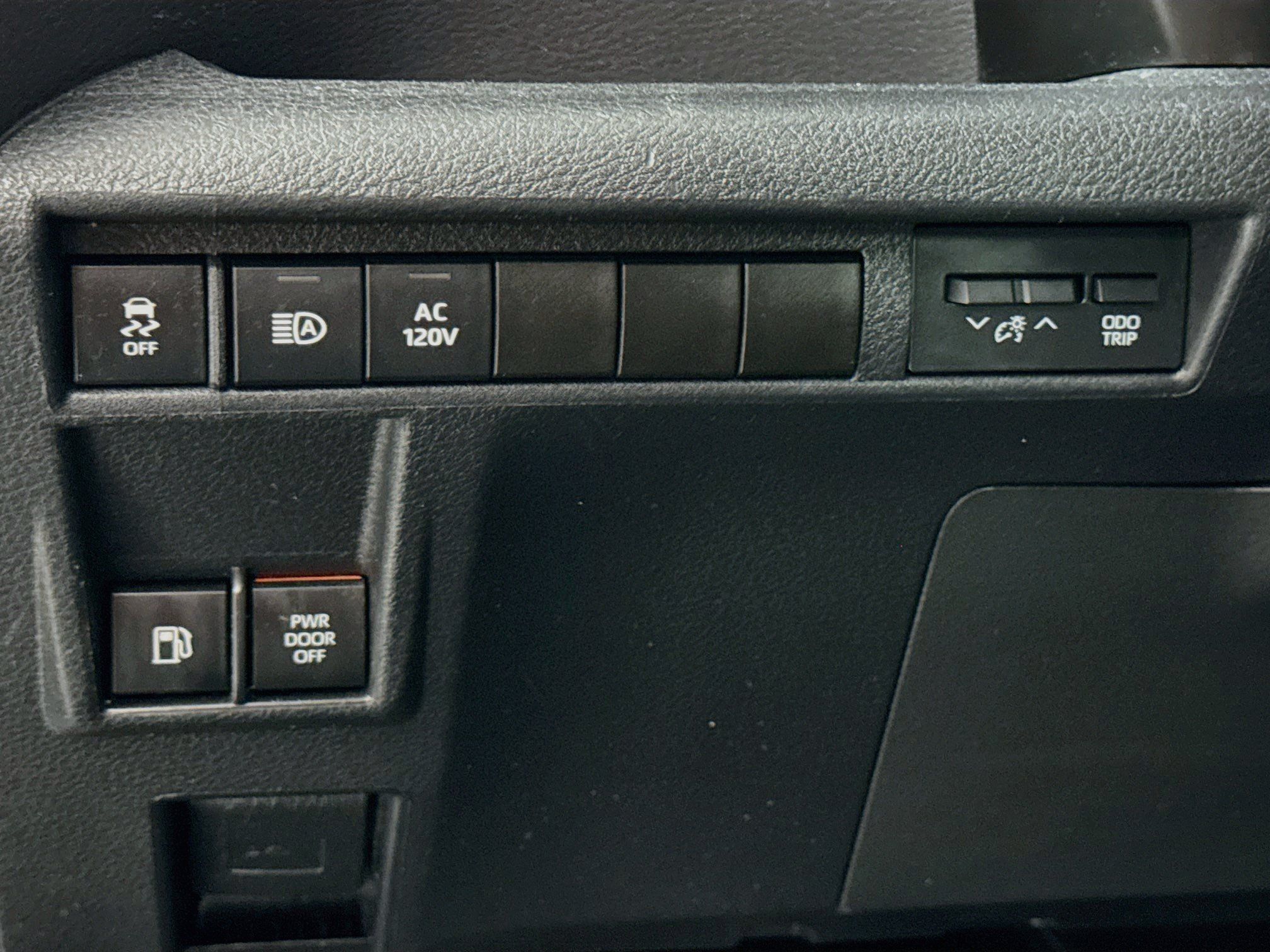 Used 2022 Toyota Sienna XSE w/ XSE Plus Package AWD/4WD image 10