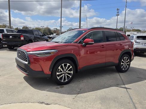 Certified 2022 Toyota Corolla Cross XLE w/ Convenience Package image 3