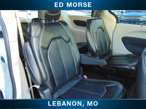 Used 2023 Chrysler Pacifica Touring-L image 13