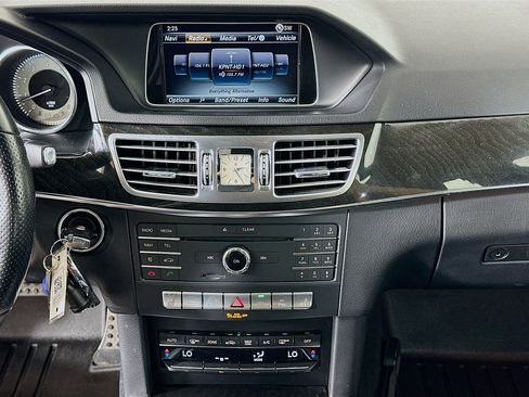 Used 2016 Mercedes-Benz E 350 4MATIC Wagon image 23