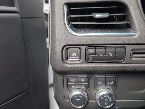 Used 2024 GMC Yukon SLE image 18