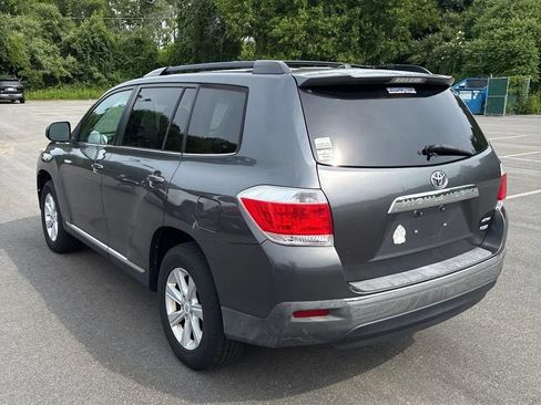 Used 2011 Toyota Highlander SE w/ Tow Pkg AWD/4WD image 3
