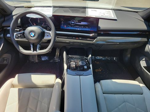 Used 2025 BMW 530i w/ M Sport Package RWD image 10