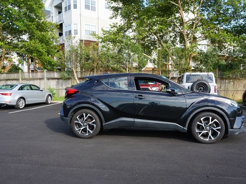 Used 2019 Toyota C-HR Limited FWD image 3