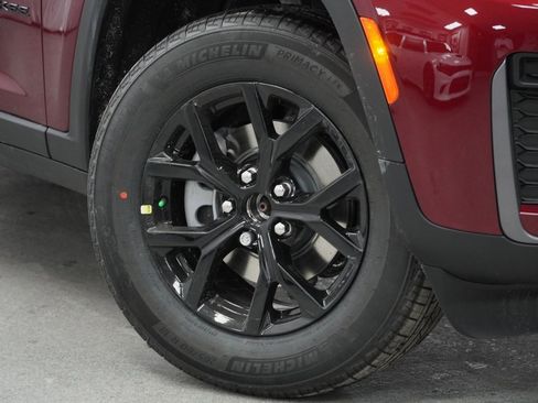 New 2026 Jeep Grand Cherokee Altitude image 4