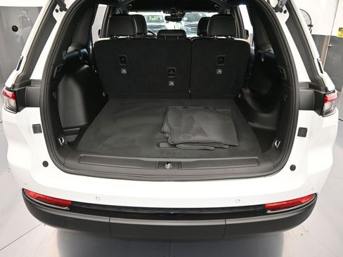 Used 2024 Jeep Grand Cherokee Altitude image 37