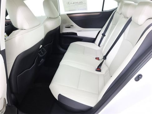 New 2025 Lexus ES 300h 300h image 15