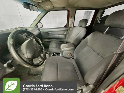 Used 2001 Nissan Frontier XE AWD/4WD image 18