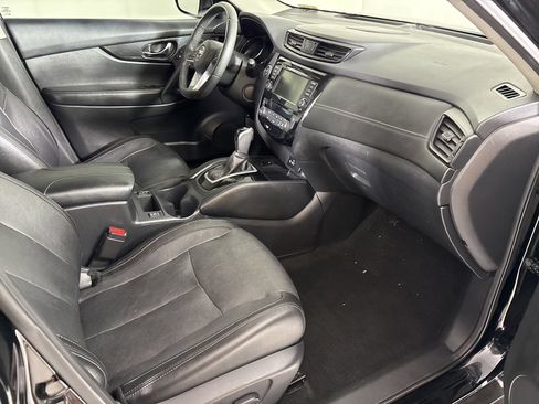 Used 2019 Nissan Rogue SL FWD image 17
