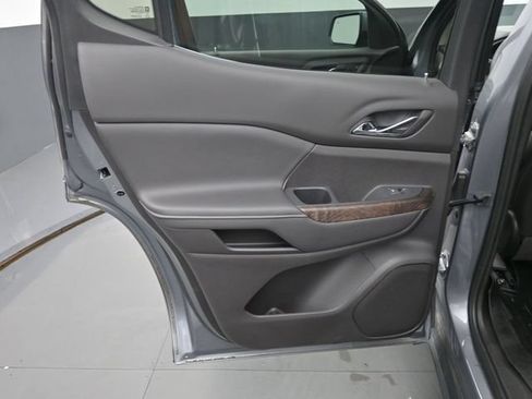 Used 2022 GMC Acadia Denali w/ Denali Ultimate Package AWD/4WD image 14