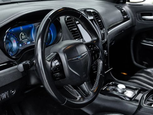Used 2018 Chrysler 300 S AWD/4WD image 23