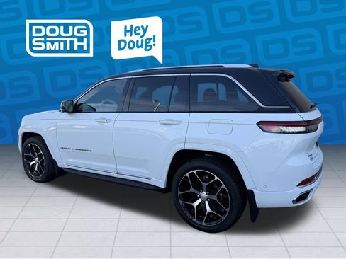 Used 2023 Jeep Grand Cherokee Summit image 2