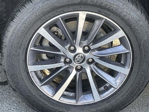 Used 2019 Toyota Highlander XLE image 21