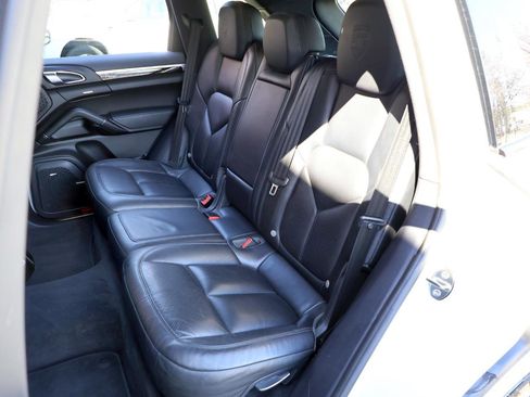 Used 2018 Porsche Cayenne Platinum Edition image 22