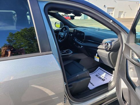 New 2026 Chevrolet Equinox LT w/ Convenience Package II AWD/4WD image 12