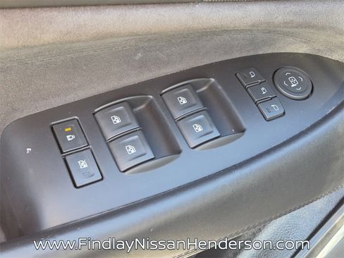 Used 2017 Cadillac Escalade ESV Platinum image 21