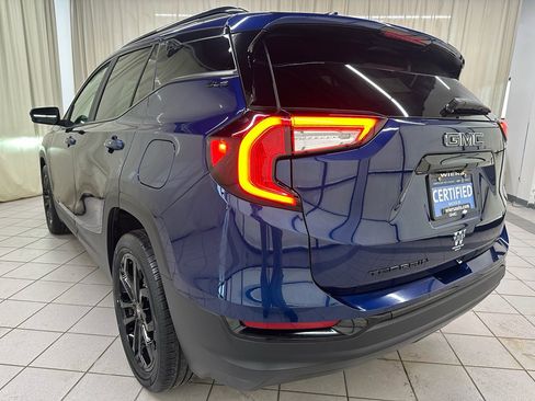 Certified 2022 GMC Terrain SLE w/ Driver Convenience Package image 9