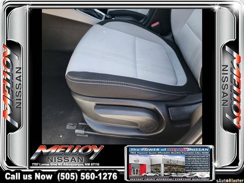 Used 2025 Hyundai Venue SEL FWD image 17