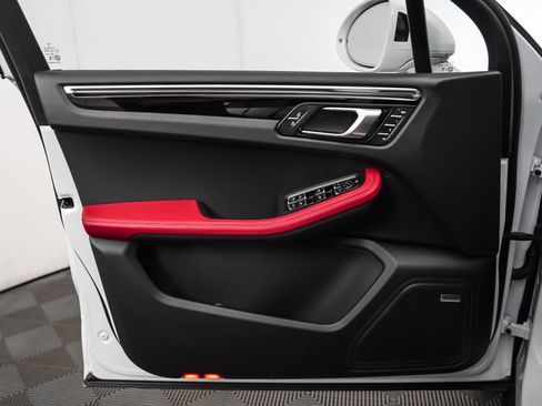 New 2026 Porsche Macan S image 25
