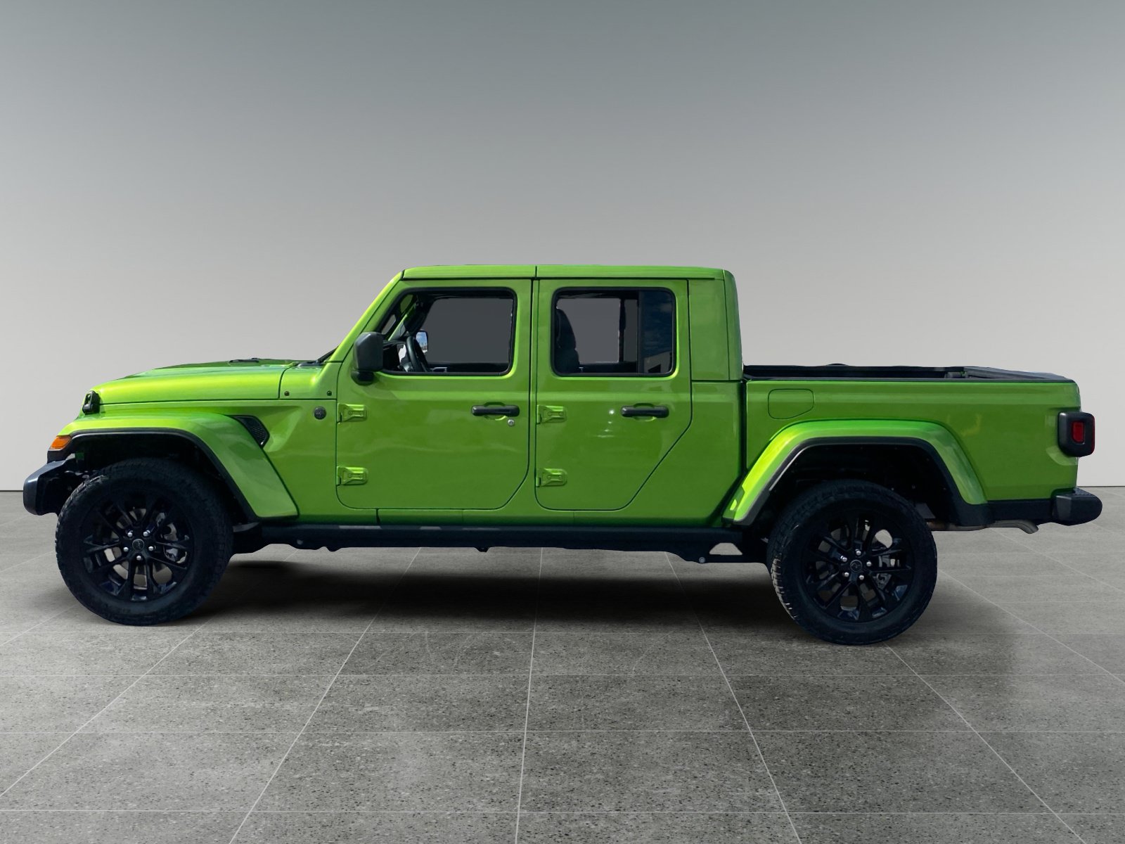 Used 2025 Jeep Gladiator Sport AWD/4WD image 2