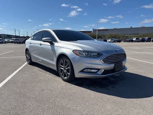 Used 2017 Ford Fusion SE w/ Equipment Group 601A image 7
