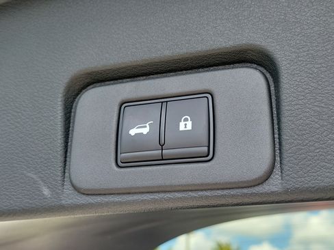 Certified 2025 Nissan Rogue SL w/ SL Premium Package FWD image 7