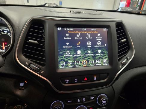 Used 2023 Jeep Cherokee Altitude Lux AWD/4WD image 23