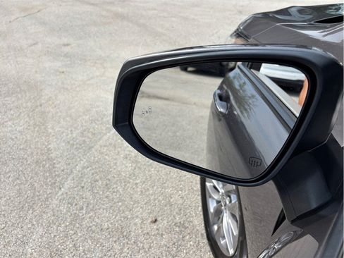 Used 2023 Toyota Sienna XLE FWD image 18