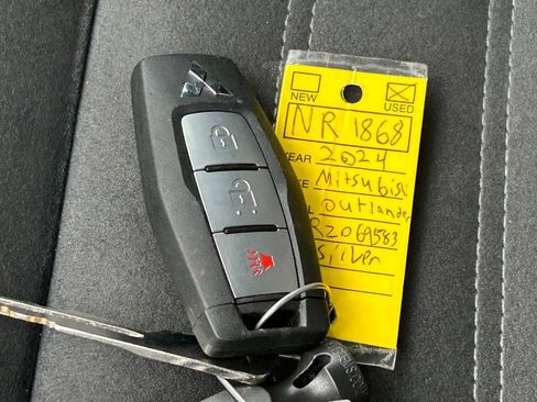 Used 2024 Mitsubishi Outlander SE FWD image 50