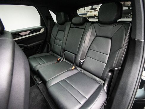 Used 2025 Porsche Cayenne AWD/4WD image 19