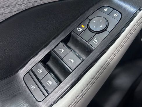 Used 2023 Nissan Rogue SV AWD/4WD image 5