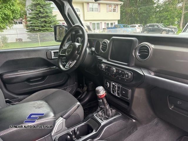 Used 2018 Jeep Wrangler Unlimited Sahara AWD/4WD image 11
