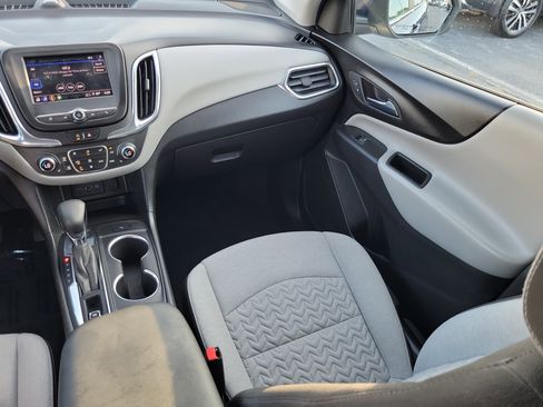 Used 2022 Chevrolet Equinox LT w/ Driver Convenience Package image 19