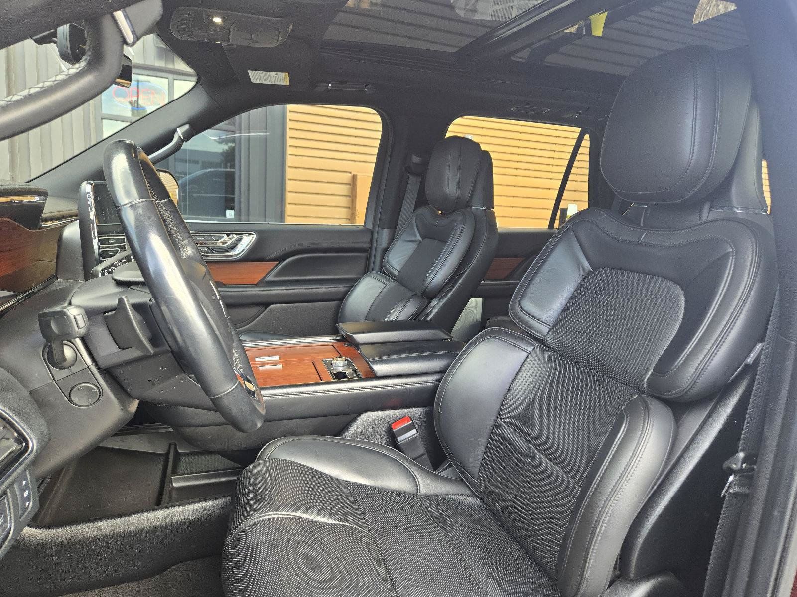 Used 2018 Lincoln Navigator Reserve w/ Technology Package AWD/4WD image 10