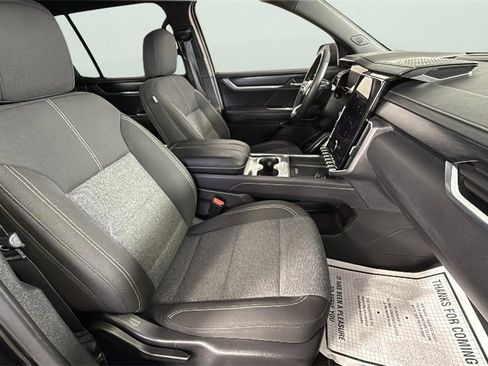 Used 2025 GMC Acadia Elevation image 31