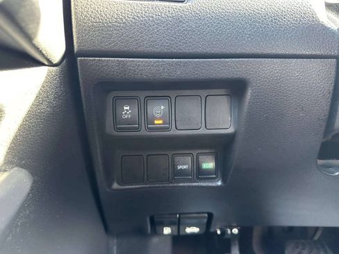 Used 2017 Nissan Rogue SV FWD image 33