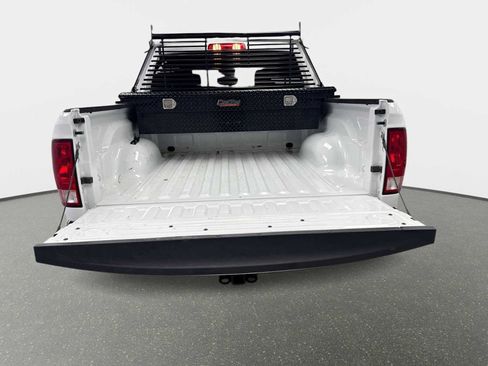 Used 2022 RAM 1500 Classic SLT w/ Electronics Group AWD/4WD image 19