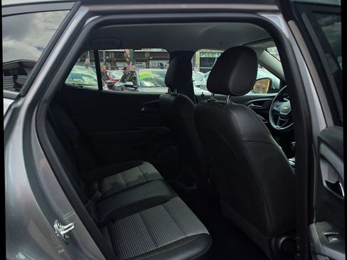 Used 2025 Chevrolet Trax LT FWD image 15