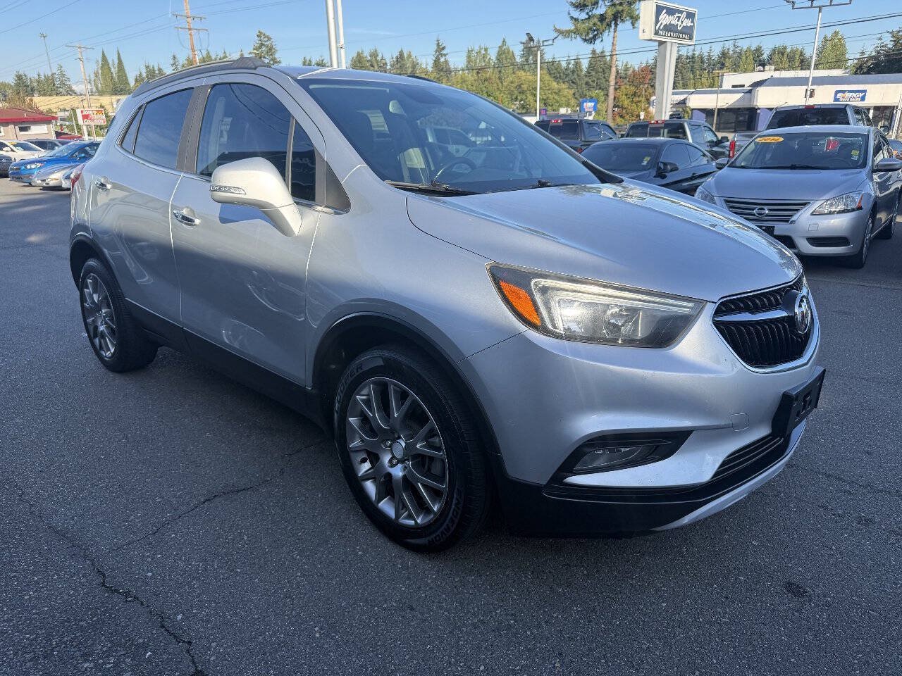 Used 2018 Buick Encore Sport Touring FWD image 3