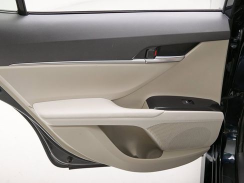 Used 2018 Toyota Camry LE image 20