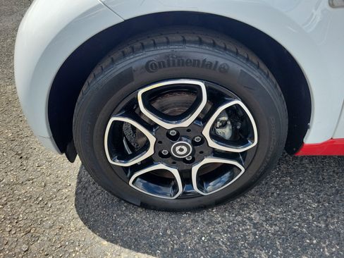 Used 2018 smart fortwo electric drive image 10