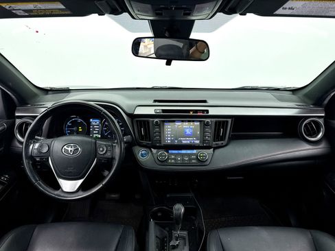 Used 2018 Toyota RAV4 SE AWD/4WD image 18