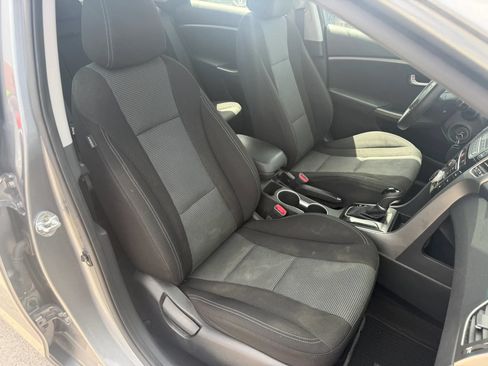 Used 2016 Hyundai Elantra GT FWD image 11