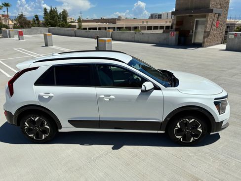 Used 2023 Kia Niro Wind FWD image 18