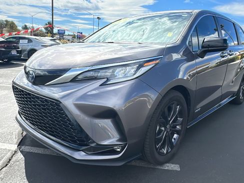 Used 2021 Toyota Sienna XSE image 7