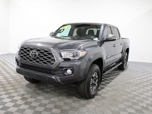 Certified 2022 Toyota Tacoma TRD Off-Road AWD/4WD image 2