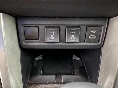 Used 2024 Toyota Corolla Cross XLE image 13