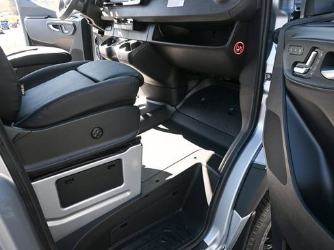 Used 2025 Mercedes-Benz Sprinter 2500 image 21