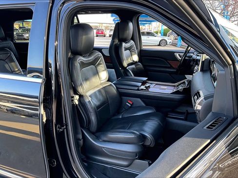 Used 2021 Lincoln Navigator Reserve image 9