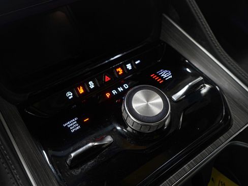 Used 2024 Jeep Wagoneer Series III w/ Premium Group I image 29